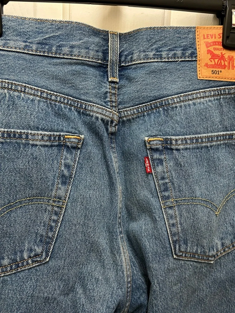 Levi's 501 Buttonfly Men's Jeans - Medium Blue Wash Size 34-32